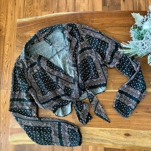 Cropped long sleeve tie-front bandana blouse